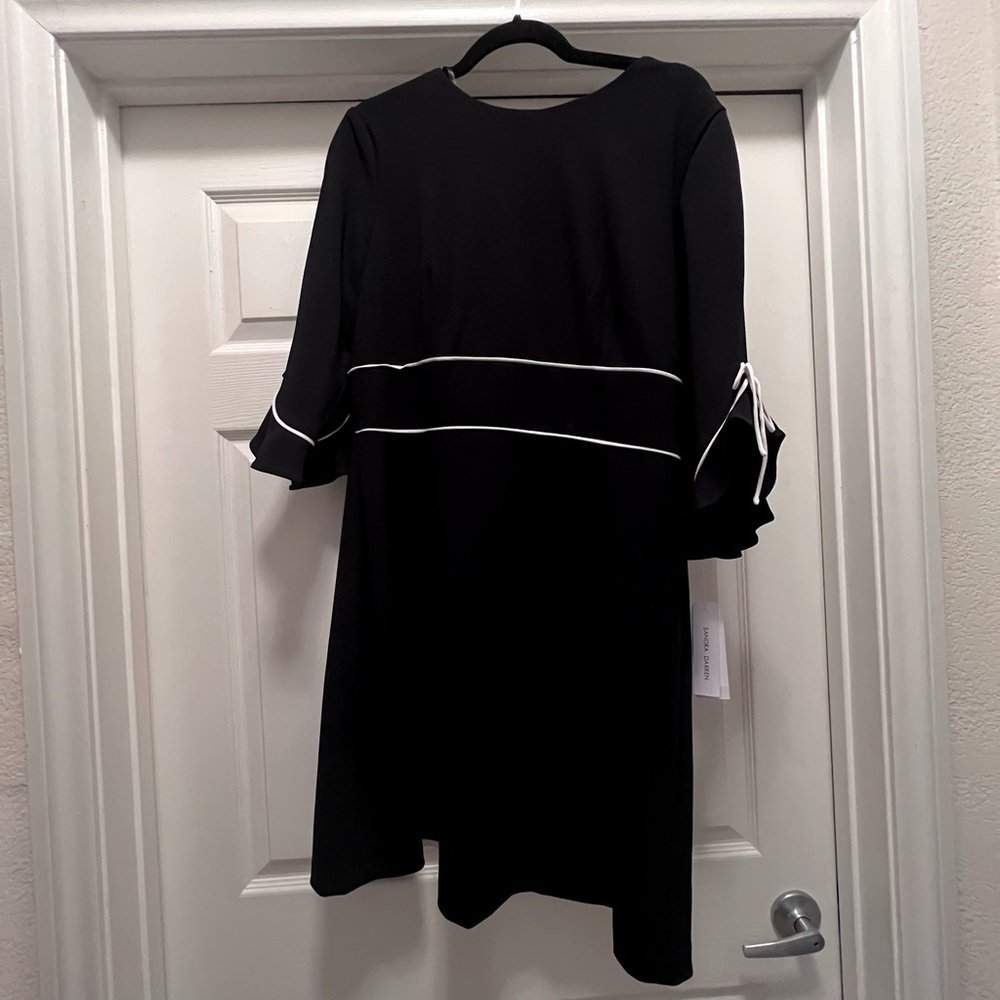 Sandra Darren Women’s Black & White Formal Business Dress with Sleeves